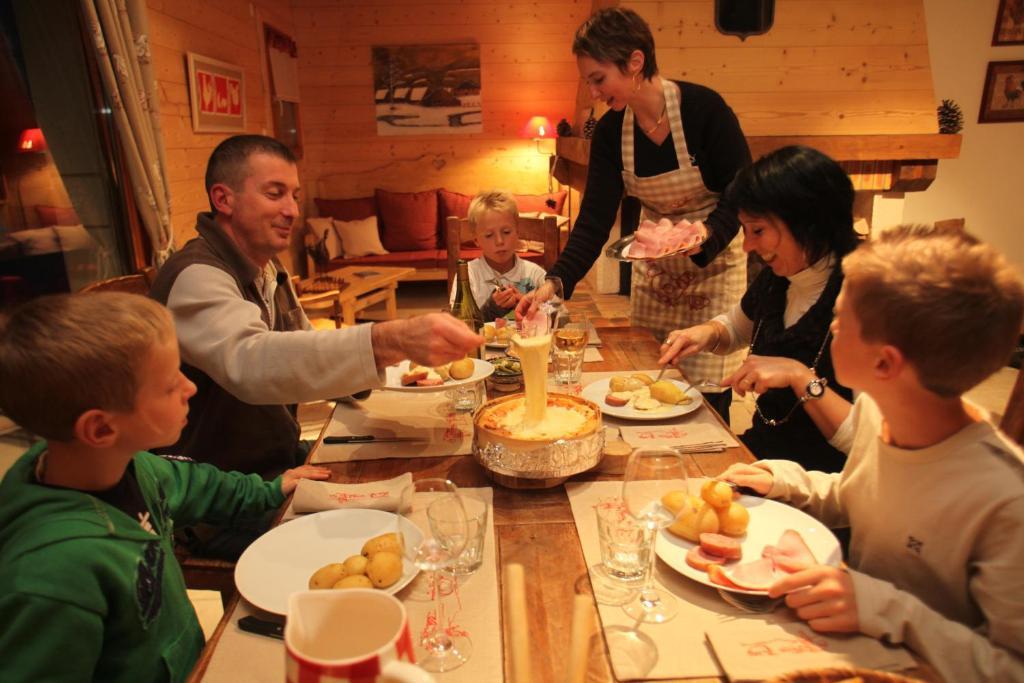 La Tour Du Coq Dore Granges-Narboz Bagian luar foto